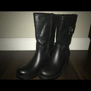 NWOT Black Snakeskin Rubber Soled Boots